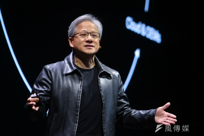 輝達（NVIDIA）執行長黃仁勳總是穿著皮衣外套。從人物設定角度切入，黃仁勳穿皮夾克、黑褲，其實是精密設計的人設。（資料照／顏麟宇攝）