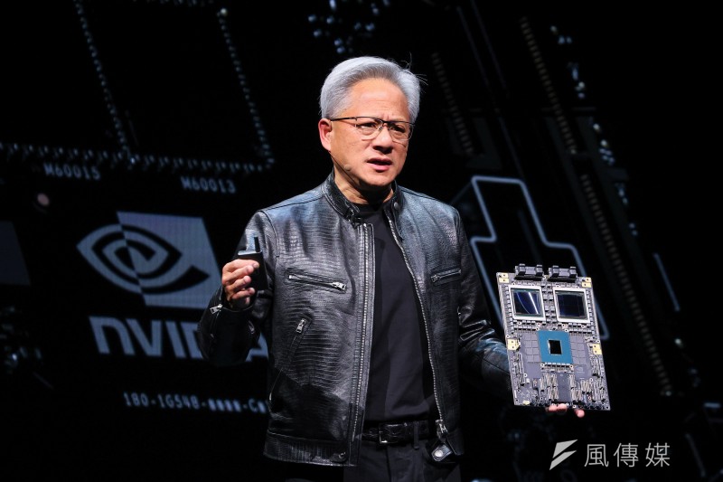 NVIDIA輝達執行長黃仁勳2日舉行「AI人工智慧時代如何帶動全球新產業革命」主題演講，演說中不僅提到多家台企，片尾也曝光一段感性影片對台灣「告白」。（記者顏麟宇攝）