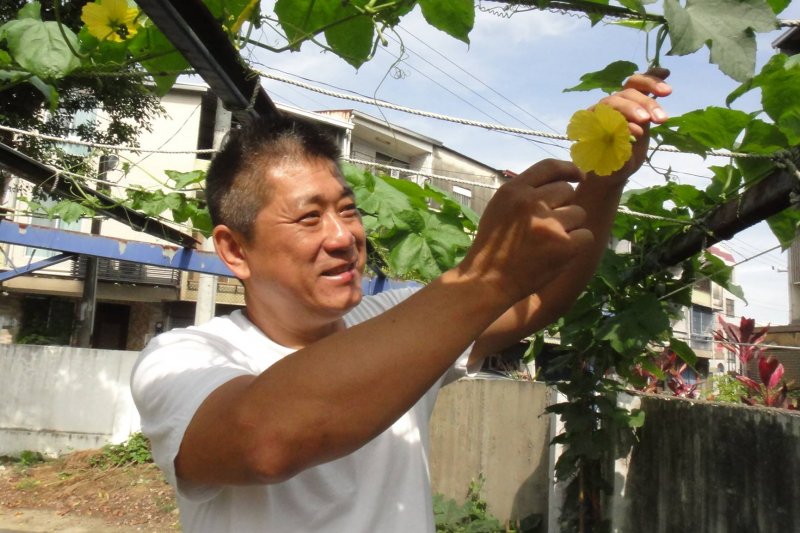 「夢想田」的靈魂人物劉耀隆說，「我只是想做一些以後回想起來會微笑的事！」（圖/林欣欣提供）