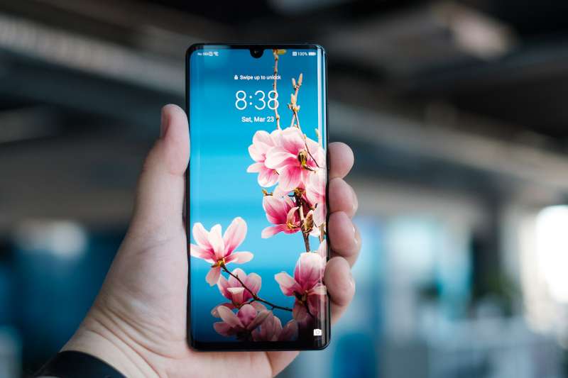 中華電信、台哥大，紛紛宣佈不賣華為新機。圖為華為P30 pro（示意圖/Kārlis Dambrāns@flickr）