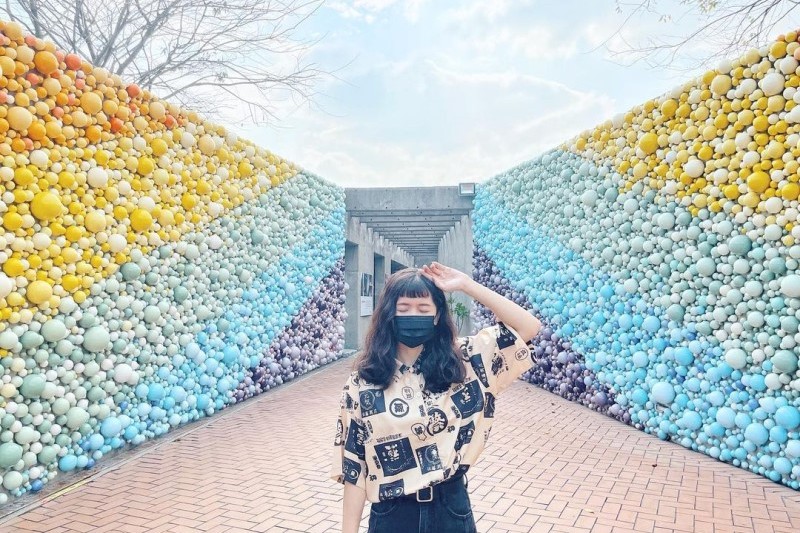 台北室內景點推薦：鶯歌陶瓷博物館，館外也有彩虹牆可拍照。（圖／IG@kanata1994_提供）