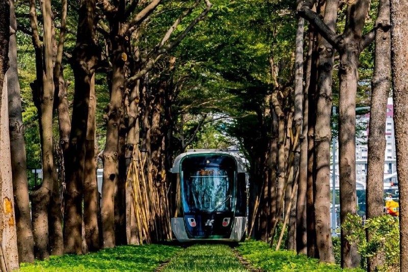 高雄輕軌綠線終於要成圓了，高雄市捷運局透露最快通車時間。（圖／翻攝陳其邁臉書）