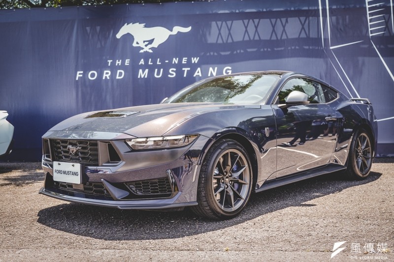 Mustang 全車系共有 3 款車型可選，其中 Dark Horse Premium 為限量生產，年度配額僅有 10 輛。