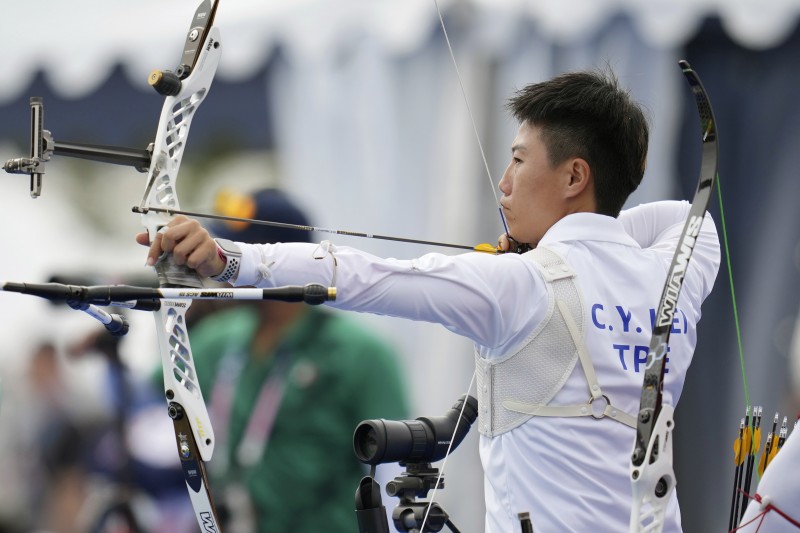 台灣組合戴宇軒、雷千瑩（圖），27日以19比18擊敗荷蘭組合，順利搶下最後1張混雙門票。（美聯社）