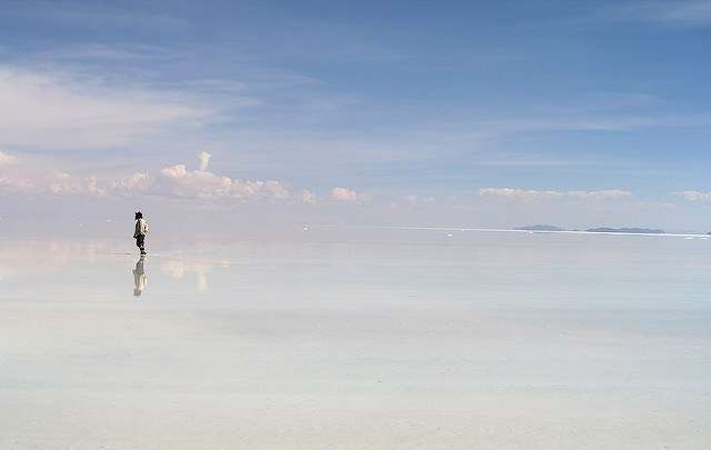 純白無瑕的「天空之鏡」烏尤尼鹽湖是旅客們的最愛，被稱為世界上最像天堂的地方。（圖/女子學提供）