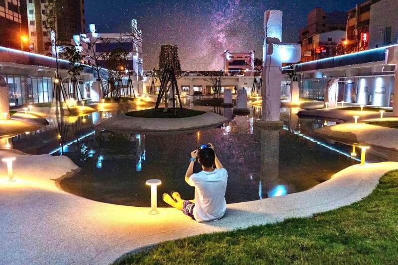 河樂廣場的潟湖美景愈夜愈美麗（圖/ kitowk＠instagram提供）