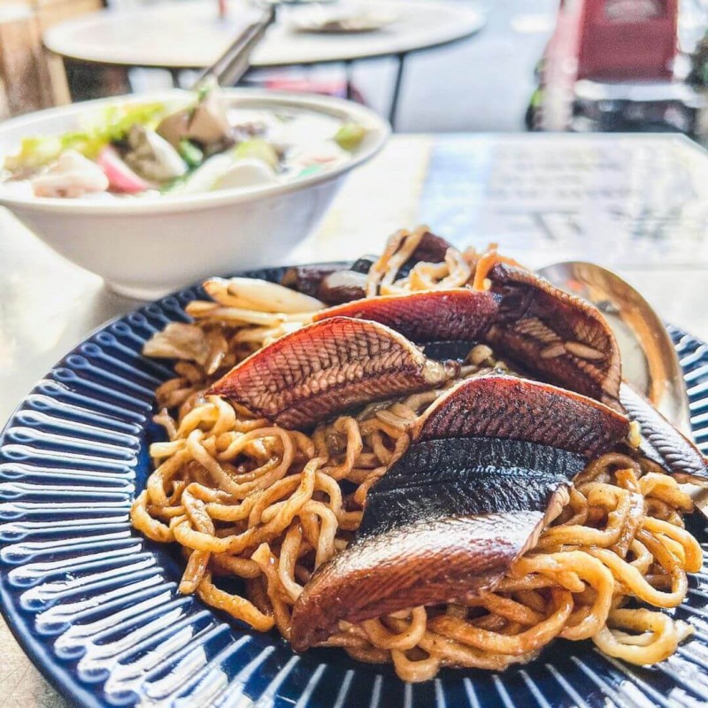 永樂市場美食-福昇小食鱔魚意麵。（圖／取自IG@a_an_w）