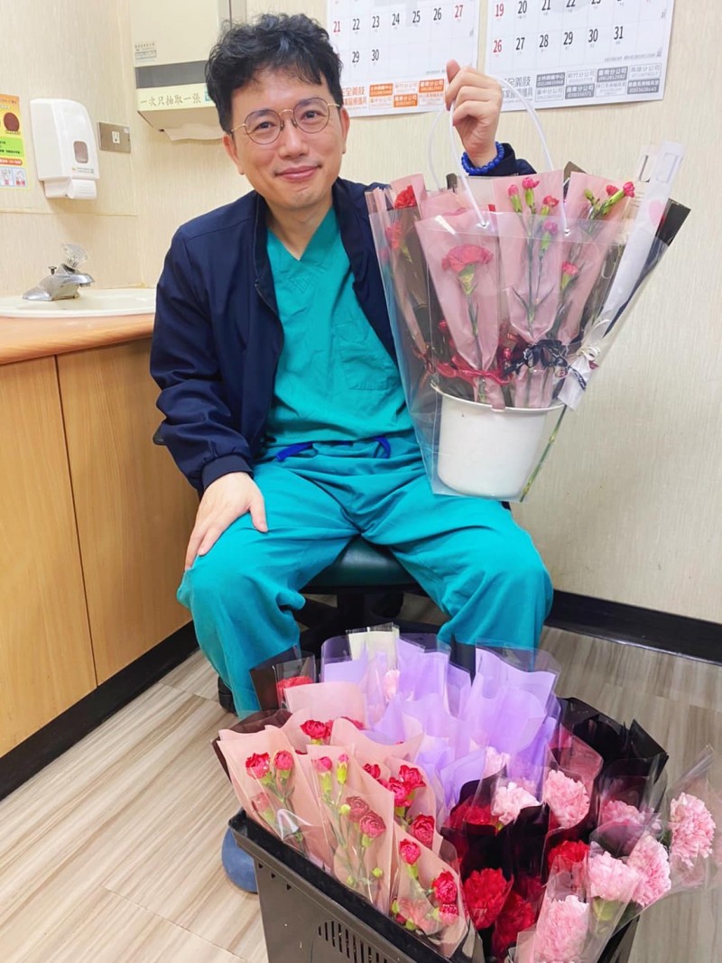 江坤俊醫師經常分享在醫院的工作日常。（圖／翻攝自FB／江坤俊醫師）
