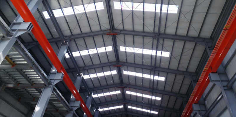 圖2 精密機械工廠採用佛司特天窗，大幅提升廠房自然照明與通風。（圖片來源：佛司特）