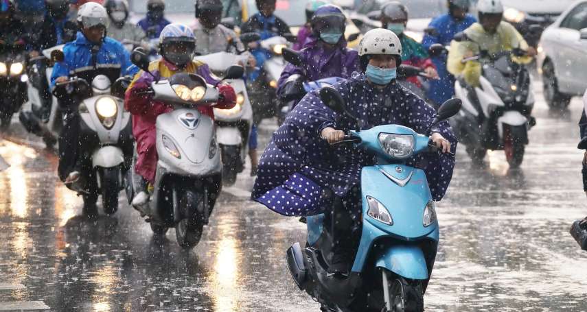 穿雨衣騎車全身濕到水狂滴！內行人曝1招防水撇步秒解決，連續淋6小時大雨也無感