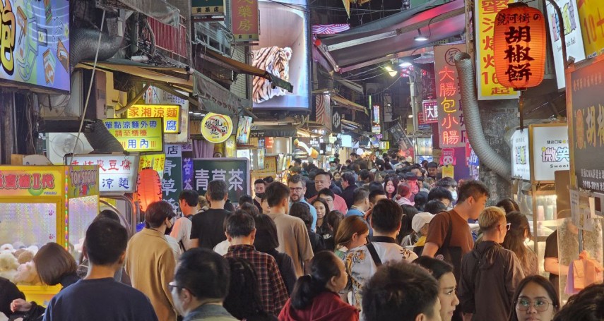 15間隱身夜市的「必比登美食」清單！生煎包外酥肉多、滷味入味鹹香，百元內吃到頂級美味