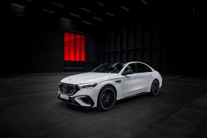 Mercedes-AMG E 53 Hybrid 4Matic+原廠圖集