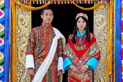 La princesa Eeuphelma Choden Wangchuck y Dasho Thinlay Norbu el día de su boda.