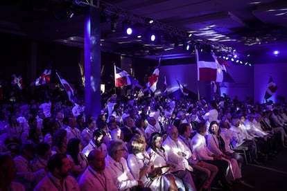 Presentación artística dominicana durante la primera sesión plenaria de los gobernadores.