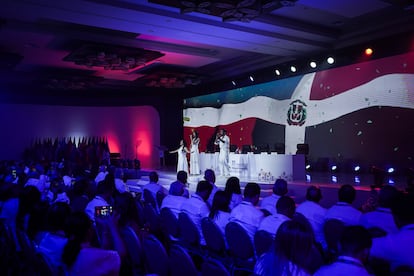 Presentación artística durante la primera sesión plenaria de los gobernadores.