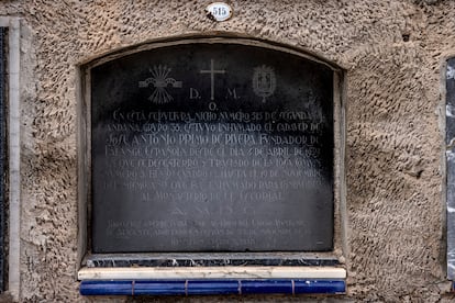 Nicho en el cementerio de Alicante que albergaron los restos del fundador de la Falange, José Antonio Primo de Rivera.