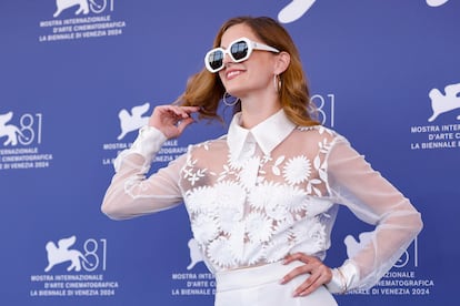 La actriz Lidija Kordic posa en el 'photocall' del 81º festival de cine de Venecia.