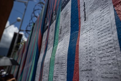 Un collage con actas del Centro Nacional Electoral realizado durante una protesta convocada por la oposición, en Caracas (Venezuela), en agosto de 2024.