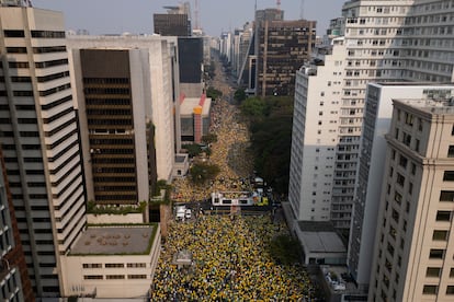 Imagen aérea de la avenida Paulista, este sábado en São Paulo, durante la protesta bolsonarista contra el juez de Moraes.