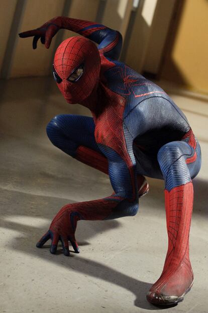 No es fácil crear el traje perfecto para un hombre que trepa por los edificios. En la imagen la última versión de Spider-Man con Andrew Garfield como protagonista.