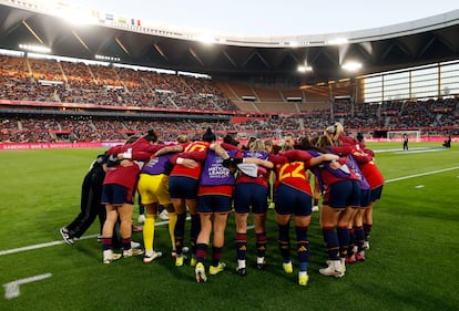 Las jugadoras de la selección, momentos antes del partido. 