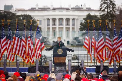 Donald Trump da un discurso a simpatizantes el 6 de enero de 2021, antes del asalto al Capitolio.