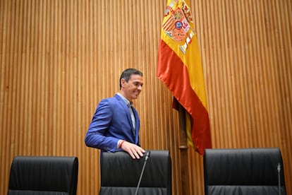 El secretario general del PSOE y presidente del Gobierno Pedro Sánchez, en la reunión interparlamentaria socialista, este lunes.