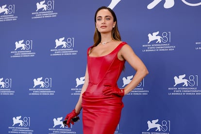 La actriz Denise Capezza, en el 'photocall' del festival de Venecia. 