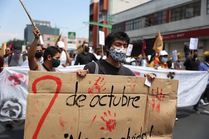 Al grito de "2 de octubre no se olivda", año con año miles de personas marchan en distintos puntos del territorio nacional en memoria de los cientos de estudiantes que fueron asesinados en Tlatelolco.