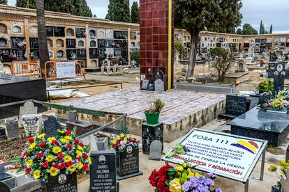 Fosas exhumadas del cementerio de Paterna, donde se arrojaron la mayoría de los cadáveres de las 2.238 fusiladas en un muro cercano, el llamado Paredón de España.