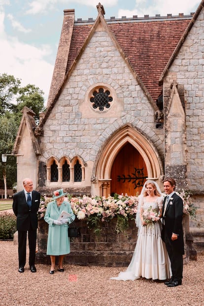 Beatriz de York y Edoardo Mapelli Mozzi, en el día de su boda en Windsor, junto a Isabel II y Felipe de Edimburgo, abuelos de la novia.