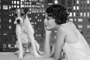 Uggie, el terrier de The Artist (2011), junto a Bérénice Bejó.