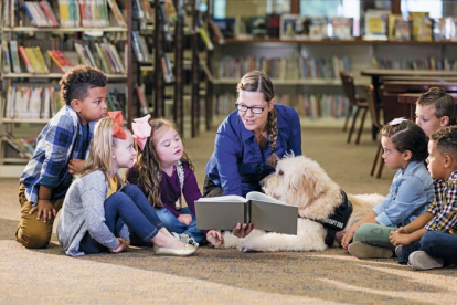 La introducción de perros en aulas tanto ordinarias como de educación especial puede ayudar a
captar la atención de los estudiantes y motivarles en el proceso de aprendizaje.