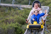 La mayoría son más pequeños y no tienen el mismo músculo que los grandes para darse a conocer, pero pasar un día en familia en ellos es garantía de que lo pasaréis todos en grande.