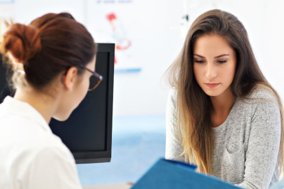 Cuando, durante las primeras semanas de embarazo, se diagnostica una malformación o una enfermedad grave en el feto, algunos padres prefieren recurrir a la interrupción médica del embarazo. Una decisión tan personal como dolorosa.