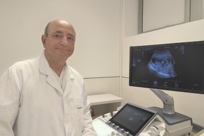 El doctor Carlos Blanco Soler, jefe de ginecología de Hopsiten, explica a Ser Padres como abordar los problemas de fertilidad de las mujeres con obesidad