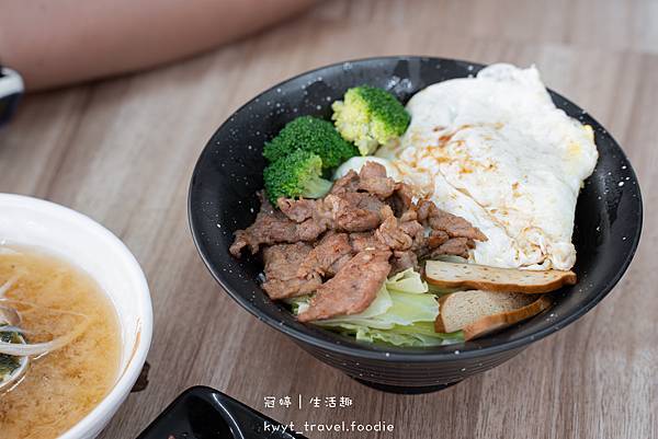 花蓮玉里美食_Yuli日式咖哩蛋包飯，隱藏版噴香烤肉、炸排骨，百元以內吃飽，玉里美食推薦_菜單