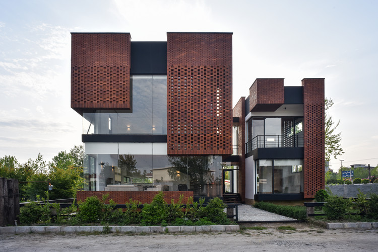 Maziar Brick House / Naghshe Khak Architectural Group - Windows, Brick, Facade