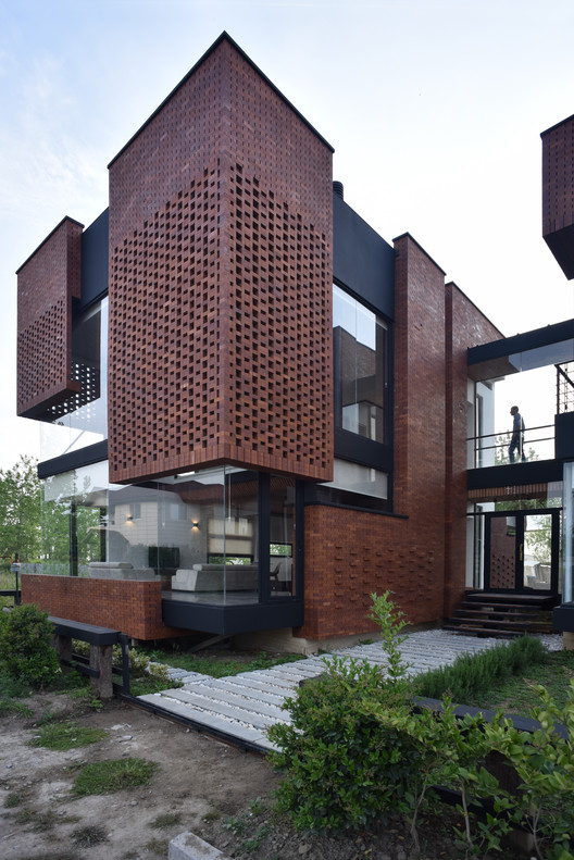 Maziar Brick House / Naghshe Khak Architectural Group - Windows, Brick, Facade