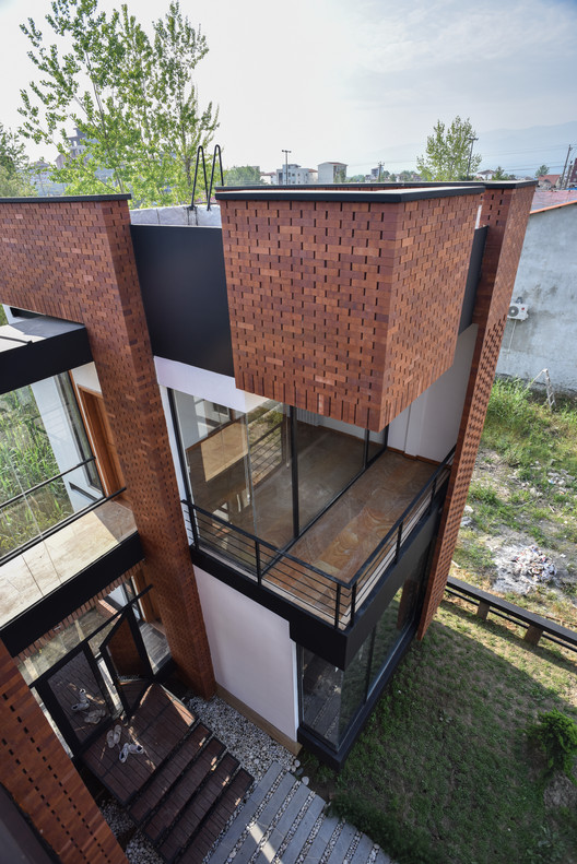 Maziar Brick House / Naghshe Khak Architectural Group - Chair, Handrail