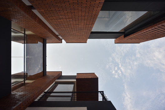 Maziar Brick House / Naghshe Khak Architectural Group - Facade, Windows