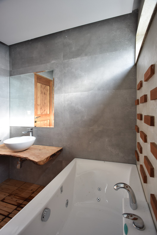 Maziar Brick House / Naghshe Khak Architectural Group - Sink, Bathroom