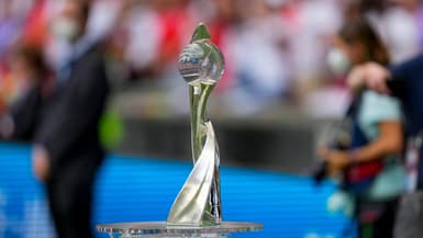 Le trophée de l'Euro féminin.