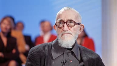 L'Abbé Pierre sur le plateau de l'émission télévisée "La Marche du siècle" le 19 décembre 1988 à Paris