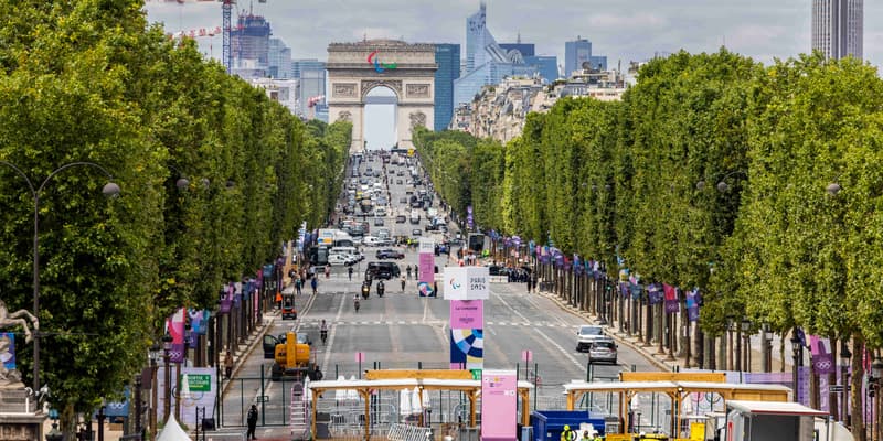 Les Champs Elysées en configuration olympique pour les JO de Paris 2024, le 22 juillet 2024