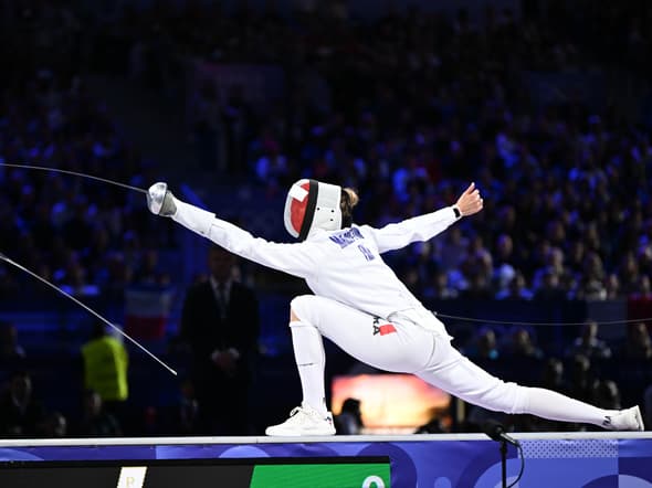 L'escrimeuse française Auriane Mallo-Breton en finale de l'épée, JO de Paris, 27 juillet 2024