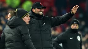 Le coach de Liverpool Jurgen Klopp après l'égalisation de son équipe face à Leicester en Coupe de la Ligue anglaise au stade d'Anfield de Liverpool en Angleterre le 22 décembre 2021 et avant de remporter les tirs aux buts