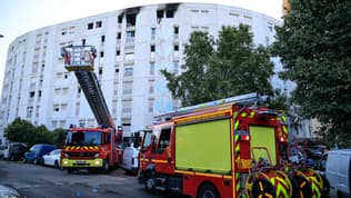 Les pompiers dans le quartier des Moulins à Nice, après la mort de sept personnes dans un incendie, le 18 juillet 2024.