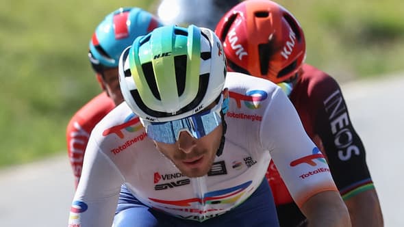 Mattéo Vercher devant Kwiatkowski et Campenaerts lors de la 18e étape du Tour de France 2024