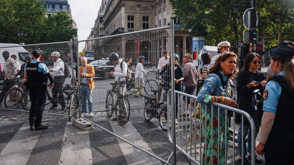 Des barrières ont été disposées par milliers dans le centre de Paris.